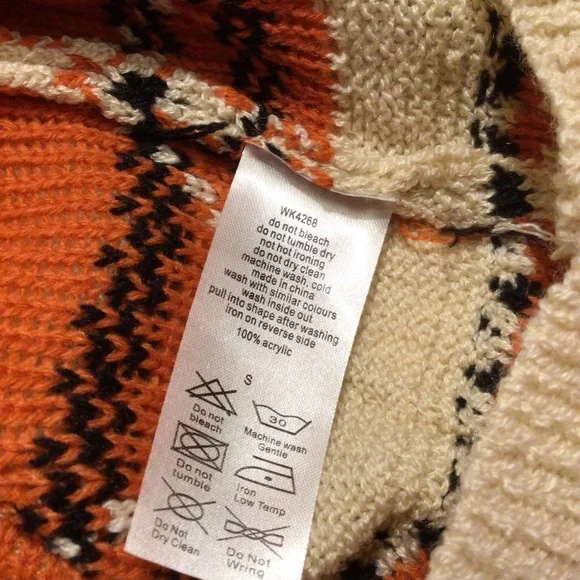 Wanna B Halloween Inspired Sweater Size S - Picture 9 of 11